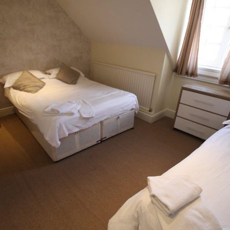 The Saracens Head Hotel Highworth Habitación foto