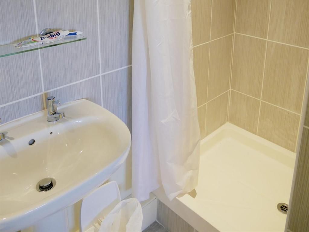 The Saracens Head Hotel Highworth Habitación foto