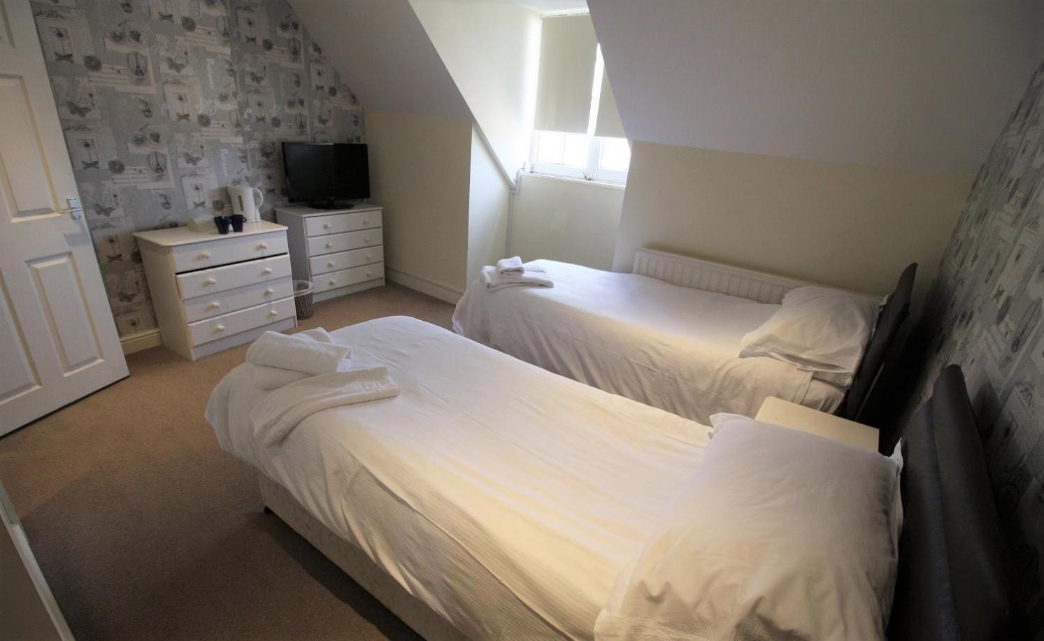 The Saracens Head Hotel Highworth Habitación foto
